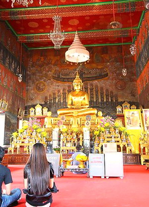 “พระประธานยิ้มรับฟ้า” พระประธานในพระอุโบสถวัดระฆังฯ 