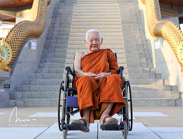 หลวงปู่จันทร์ศรี จนฺททีโป ( พระอุดมญาณโมลี )