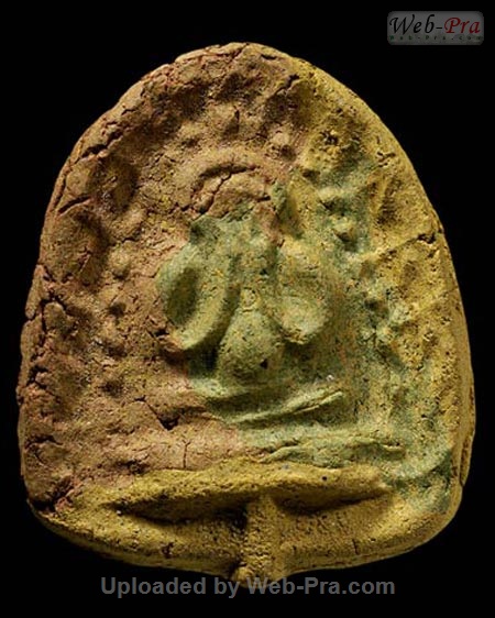 ปี ? พระเนื้อผง พิมพ์ปิดตาสุวัณโณ ซุ้มข้างเม็ด หลวงพ่อคง วัดวังสรรพรส (2.หลังรูปเหมือน)