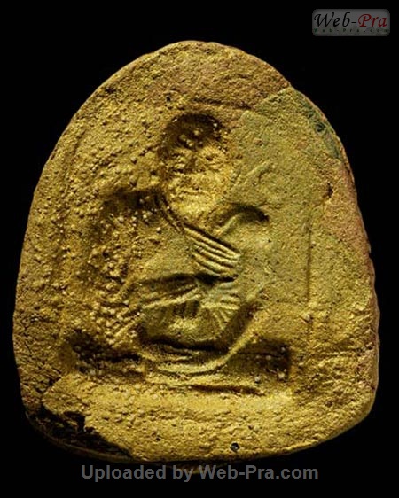 ปี ? พระเนื้อผง พิมพ์ปิดตาสุวัณโณ ซุ้มข้างเม็ด หลวงพ่อคง วัดวังสรรพรส (2.หลังรูปเหมือน)