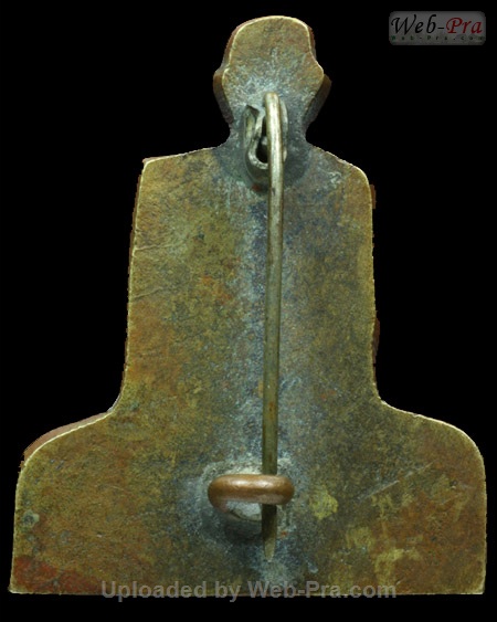 ปี พ.ศ.๒๕๑๖ เหรียญปั๊มรูปเหมือน พิมพ์เข่ากว้าง หลังเข็มกลัด หลวงพ่อพรหม วัดช่องแค (1.เนื้อระฆังเก่า)