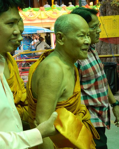 ภาพงานวันเกิดหลวงพ่อเอียดวัดไผ่ล้อมครับ