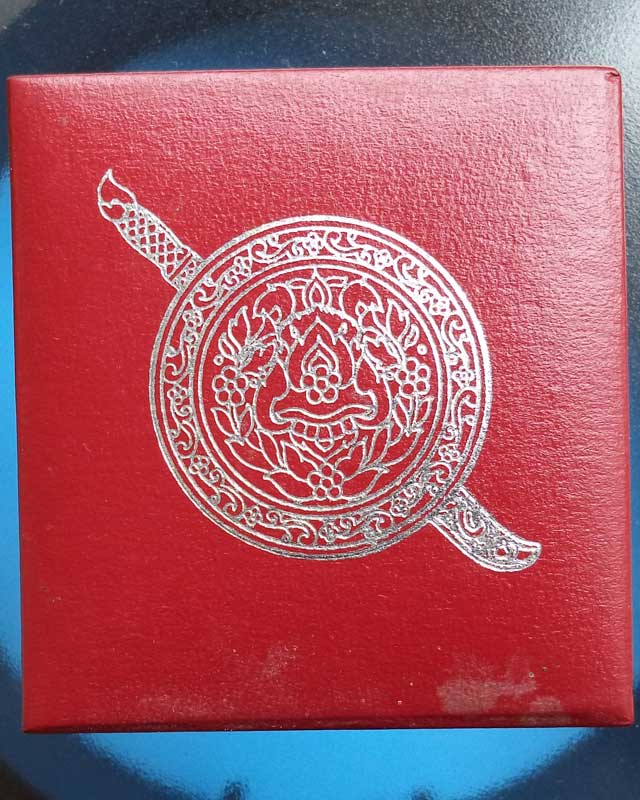 หลวงพ่อโสธร เนื้อเงินพ่นทราย รุ่นประวัติศาสตร์ 80 ปี กรมตำรวจ นัมเบอร์ 187272 พร้อมกล่องเดิม