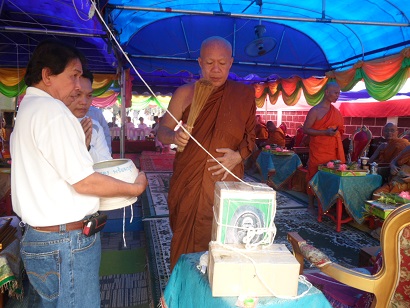 ครูบาอภิชัยขาวปี ออก วัดอุโบสถ ต.มะขามหลวง อ.สันป่าตอง จ.เชียงใหม่