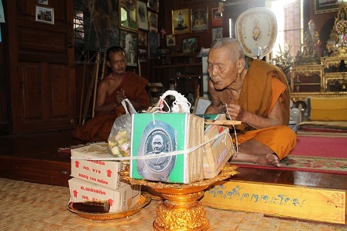 ครูบาอภิชัยขาวปี ออก วัดอุโบสถ ต.มะขามหลวง อ.สันป่าตอง จ.เชียงใหม่