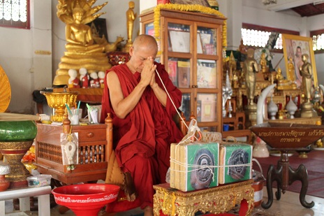 ครูบาอภิชัยขาวปี ออก วัดอุโบสถ ต.มะขามหลวง อ.สันป่าตอง จ.เชียงใหม่