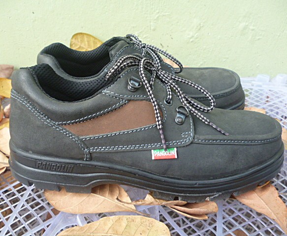 safety shoe pangolin สีดำ เบอร์8 