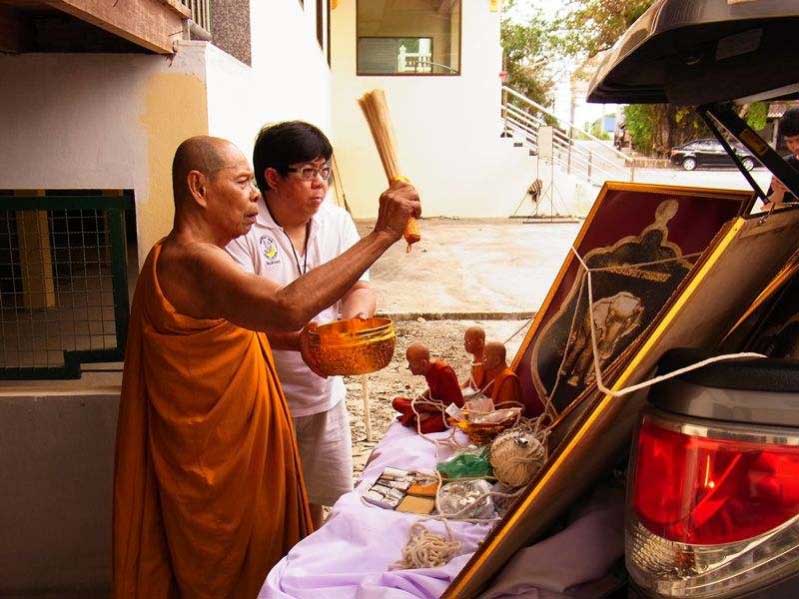 เหรียญหลวงปู่ทวด รุ่น อรหันต์กายเทพ วัดหนองเอี่ยวใน สระบุรี 2556 เนื้อตะกั่วหน้ากากทองระฆัง หมายเลข 