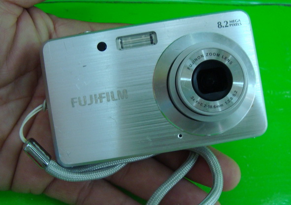 Fuji FinePix J10 ความละเอียดถึง 8.2 ล้านพิกเซล ตัวนี้น่าใ ช้ครับ เล้กกะทัดรัด พกพาสะดวก น่าใช้งาน