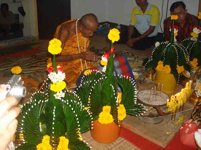 พระบูชา เศรษฐีนวะโกฎิ (เก้าหน้า ขนาด ๕ นิ้ว) หลวงปู่คำบุ คุตตฺจิตโต วัดกุดชมภู จ.อุบล  