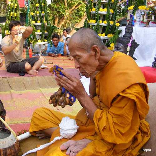 เบี้ยแก้เสาร์๕  หลวงปู่คำบุ คุตตะจิตโต วัดกุดชมพู  อุบล พิธีเสาร์ห้า ปี 53  สร้าง ๕๕๕ องค์