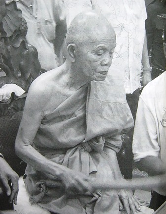 พระปิดตาหลวงพ่อคูณ เนื้อเงิน อุดกริ่ง ออกวัดบ้านไร่ ปลุกเสกเสาร์ 5 ครับ