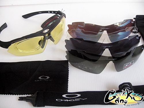 แว่น กันแดด Oakley มาพร้อม เลนส์เปลี่ยนสีได้ถึง 5 สี มีกรอบสำหรับใส่เลนส์สายตาได้ด้วยครับรุ่นนี้ มาพ