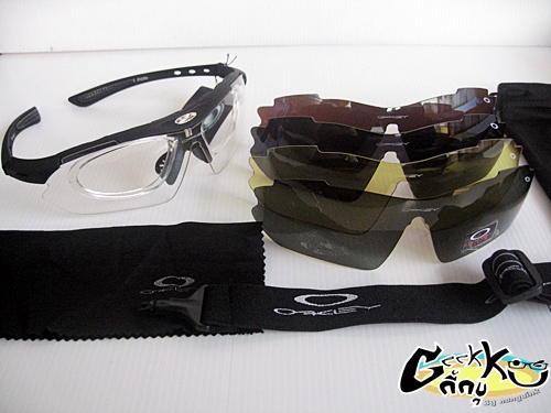 แว่น กันแดด Oakley มาพร้อม เลนส์เปลี่ยนสีได้ถึง 5 สี มีกรอบสำหรับใส่เลนส์สายตาได้ด้วยครับรุ่นนี้ มาพ