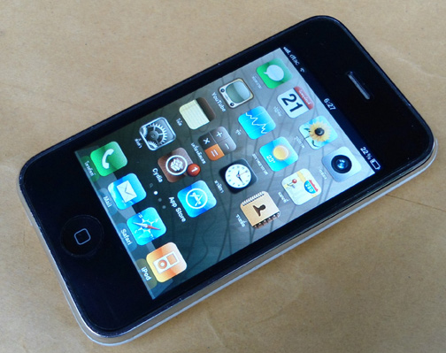 iPhone 3G 16GB ของแท้ครับ white สวยๆเลยครับ พร้อมอุปกรณ์ / Wifi เร็ว เล่นเน็ตสะใจ