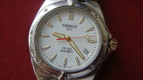 นาฬิกา TISSOT Quart สวิสแท้ๆ กระจกแซฟไฟร์กันรอยขีดข่วน กันน้ำลึก 200 เมตร