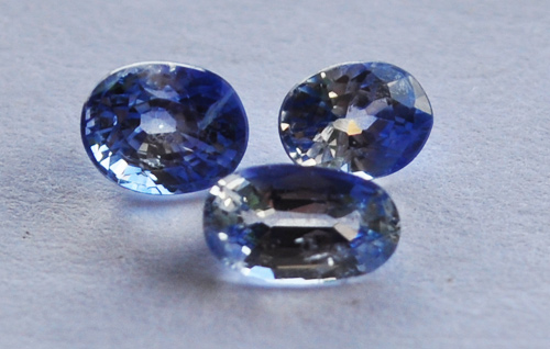 ไพลิน Blue Sapphire ( รหัส 65 ) รับประกันว่าแท้ทุกเม็ด