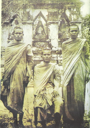 หลวงปู่ทวด วัดไทร สุราษฎร์ธานี พิมพ์กลางกรรมการ ฝังตะกรุดนารายณ์แปลงรูป คู่ อาจารย์นองวัดทรายขาว