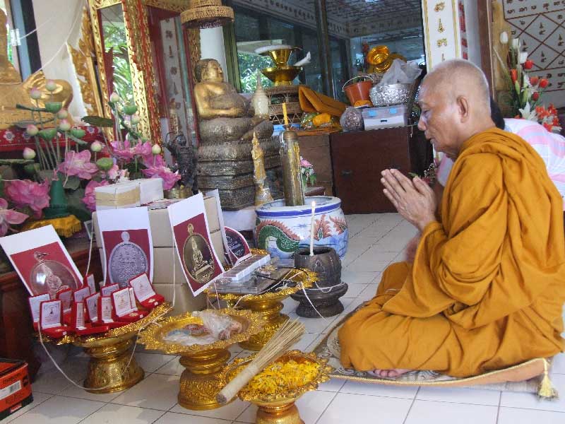 เหรียญพระพุทธโสธร หลวงพ่อสาครปลุกเสก เนื้ออัลปาก้า หมายเลข ๕๔๔ พร้อมกล่อง