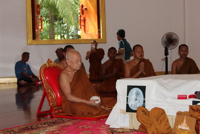 เหรียญหล่อ ลต.บุญหนา รุ่น ชนะมาร ชนะจน ชุดกรรมการใหญ่ สุดยอดเหรียญสวยแห่งปี สวยแชมป์ (เคาะเดียวครับ)