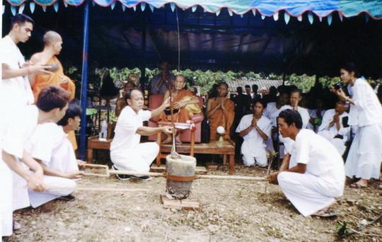 พระผงรุ่นแรก หลวงพ่อโสธร-พระพุทธชินราช หลวงปู่หมุน ออกวัดคลองทราย จันทบุรี 3 องค์ /2