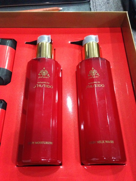 limited Shiseido bath&body set 2013 red box (เคาะเดียว)