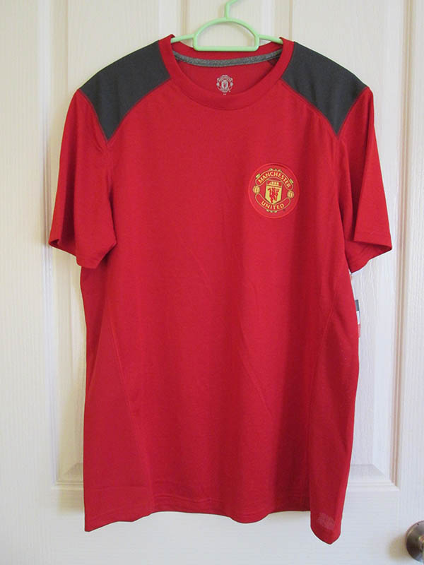 เสื้อยืด Manchester United ของแท้ size M ของฝากจากเพื่อนซื้อมาจาก USA ครับ