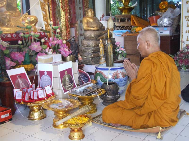 เหรียญพระพุทธโสธร หลวงพ่อสาครปลุกเสก เนื้อทองแดงขัดเงา หมายเลข ๙๐๕ พร้อมกล่อง