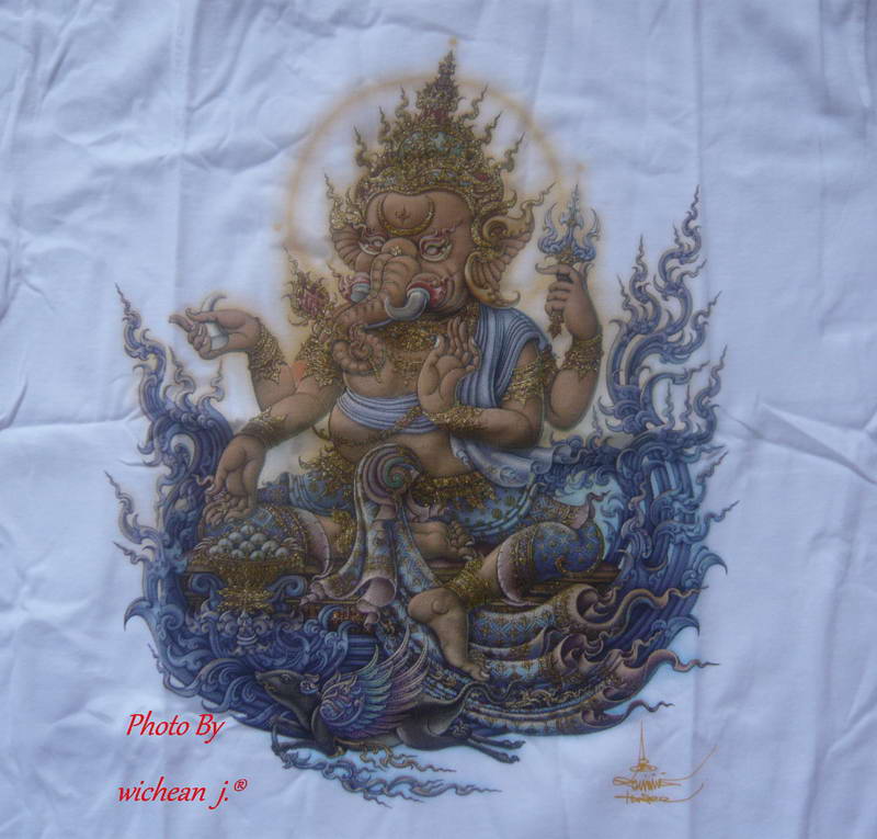 เสื้อยืดขาว ลายพระพิคเนศ Size L ที่ระลึก จากหอศิลป์ วัดร่องขุ่น จ.เชียงราย สวยงามจะสะสมหรือสวมใส่ ก้