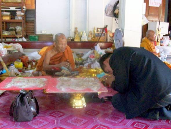 พระขุนแผนผงพรายกุมารพิมพ์ใหญ่ หลวงปู่ผาด วัดบ้านกรวด จังหวัดบุรีรัมย์ปลุกเสกแรงๆขลังๆ สร้าง ๙๙๙ องค์