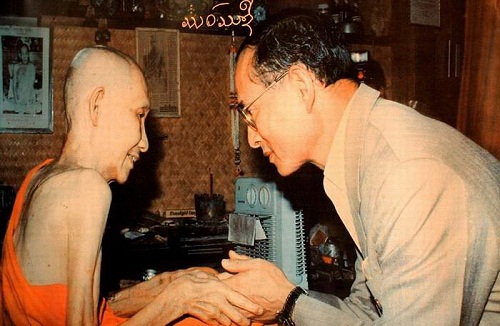 "วัดใจ100เดียวครับ"เหรียญหลวงพ่อเกษม หลังภปร. ปี 2523 พิมพ์เล็ก เนื้อทองแดง สุสานไตรลักษณ์ จ.ลำปาง