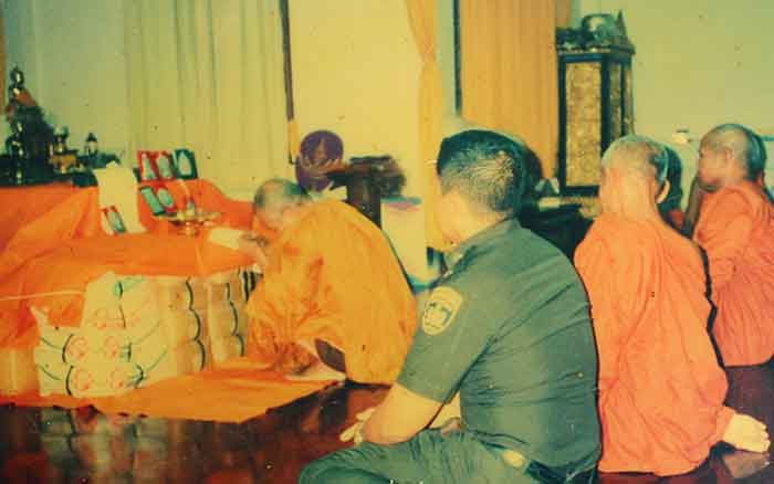 (((วัดใจเคาะเดียว ๑๐ บาท))) พระสมเด็จ ๗ ชั้นหลวงพ่อคูณ ปริสุทโธ วัดบ้านไร่ เนื้อผงพุทธคุณ ปี ๒๕๓๖ รุ