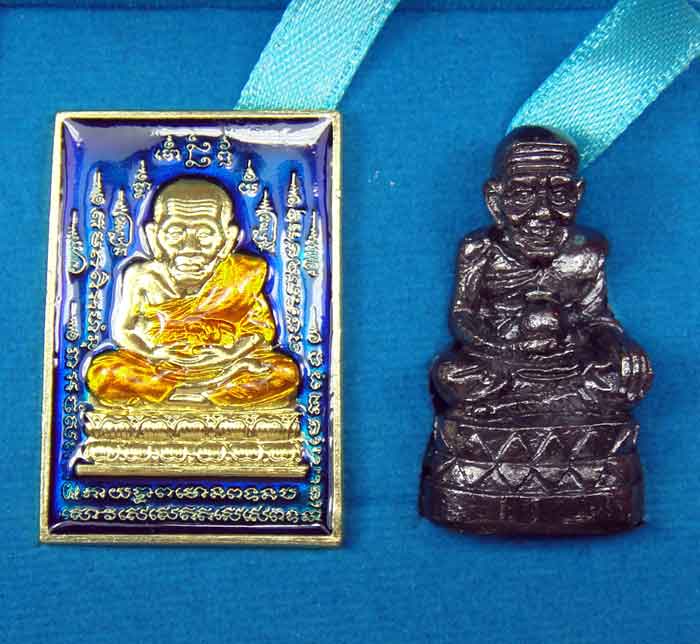  (((วัดใจเคาะเดียว 10 บาท))) 1 ชุด 3 องค์ หลวงปู่ทวด หมื่นยันต์ รุ่นรวยหายห่วง ชุดพิเศษทอดกฐิน พร้อม