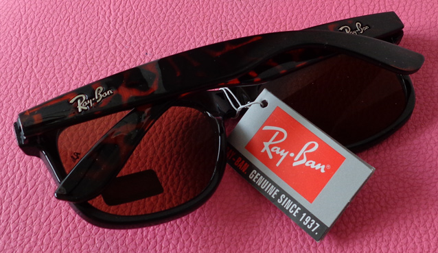 แว่นกันแดด Ray Ban สีดำ เลนส์สีชา ขาลายกระ ของใหม่ครับ + พิเศษของแถม