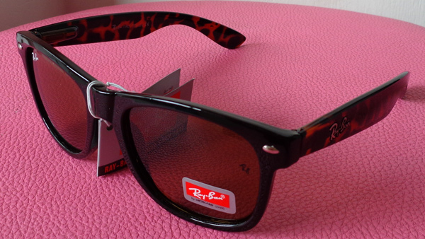 แว่นกันแดด Ray Ban สีดำ เลนส์สีชา ขาลายกระ ของใหม่ครับ + พิเศษของแถม