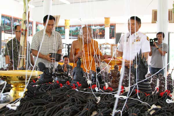 กุมารทองเรียกทรัพยฺ์เนื้อผสมเหล็กไหลกับเหล็กน้ำพี้หลวงปู่คำบุ วัดกุดชมภู อุบลราชธานี หน้าตัก 3 นิ้ว