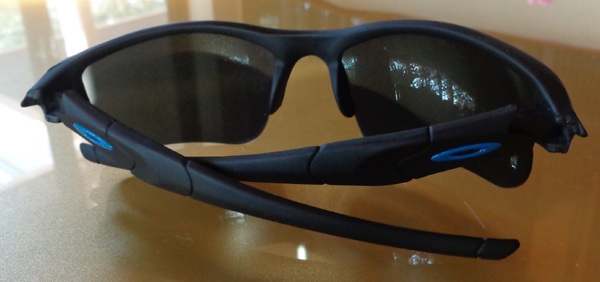 แว่นตากันแดด Oakley สวยๆ จัดไปเลยรุ่นดัง ได้ไปทั้งชุด