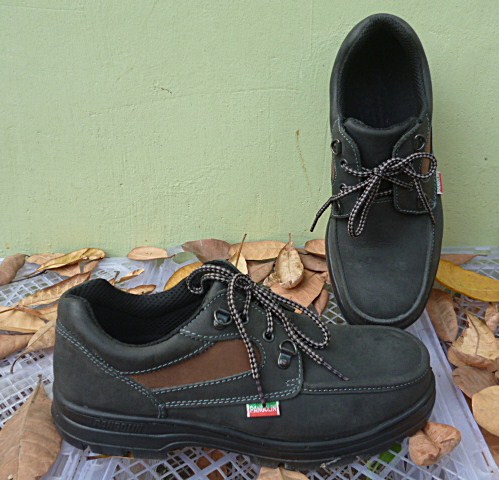 safety shoe pangolin สีดำ เบอร์8 