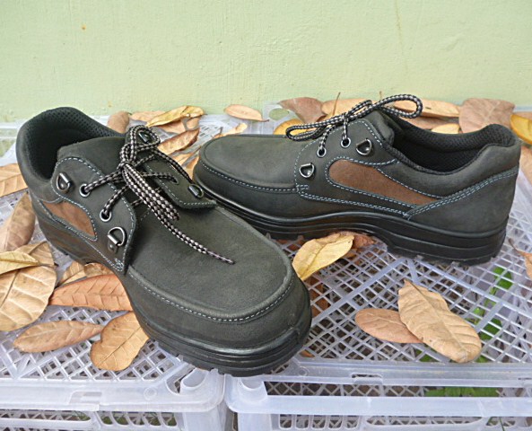 safety shoe pangolin สีดำ เบอร์8 