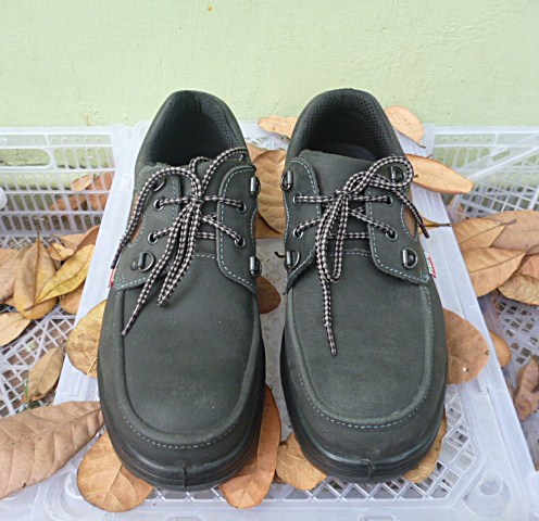 safety shoe pangolin สีดำ เบอร์8 