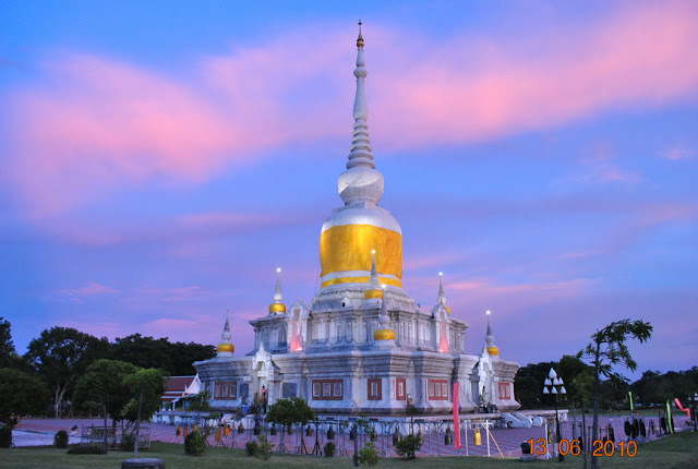 จัดให้เพื่อการศึกษาสำหรับท่านที่เพิ่งเริ่ีมสะสมพระตัดจากกรุพระนาดูนเปิดที่250ไว้ศึกษาเนื้อดินที่กลาย