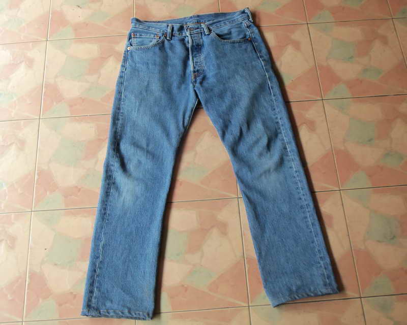 Levi's 501 Made In Indonesia W31 L32 เอววัดจริงได้ 33.5 นิ้ว ขายาว 38.5 นิ้ว