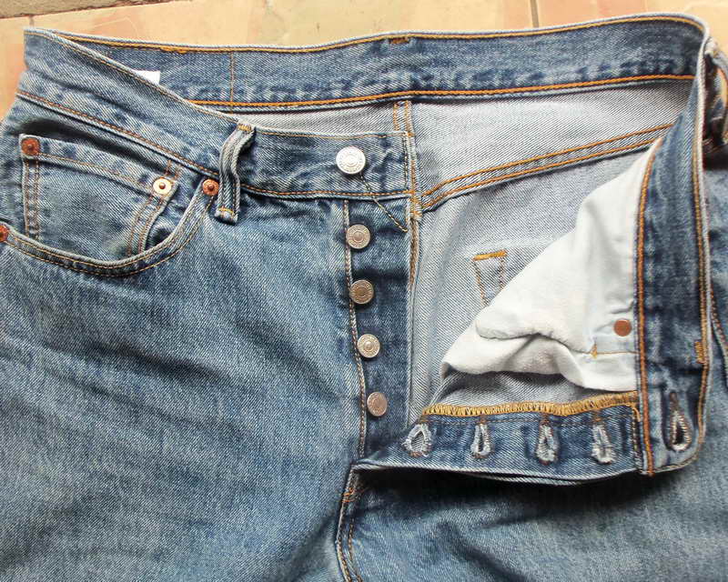 Levi's 501 Made In Indonesia W31 L32 เอววัดจริงได้ 33.5 นิ้ว ขายาว 38.5 นิ้ว