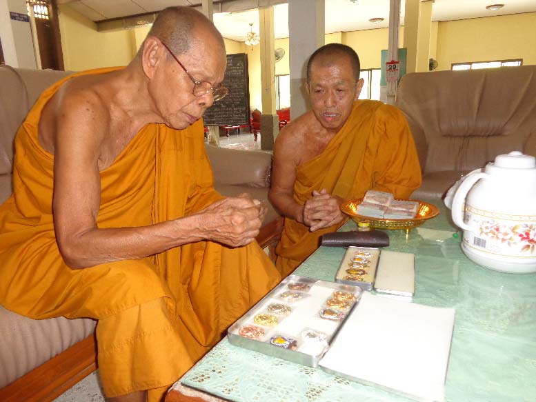 เหรียญเสมานิรันตราย หลวงพ่อสิน วัดละหารใหญ่ จ ระยอง ปี56เนื้อทองระฆัง หมายเลข4732พร้อมกล่องเดิม