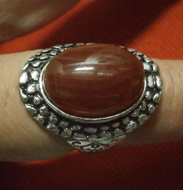 แหวนสำหรับผู้ชาย หัวคาร์เนเลียน สวยมากๆ ตัวเรือนชุบโรเดียม ขนาดเส้าผ่าศูนย์กลาง 1.9 เซ็นต์ (#R17)