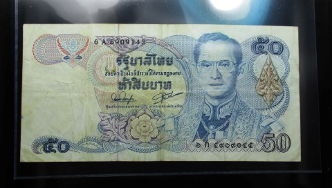 ธนบัตรในหลวง ร. 9 แบบที่ 13 ราคา 50 บาท **ลายเซ็น สมหมาย -กำจร** (หายาก) สภาพสวยตามรูปพร้อมซอง