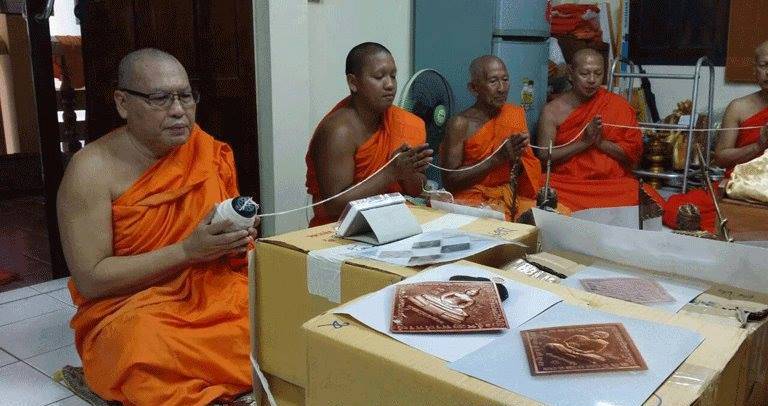 เหรียญข้าวหลามตัด หลวงปู่เอี่ยม วัดสพานสูง หลังพระยันต์โสฬสมงคล ชุดประธาน เนื้อเงิน นวะ ทองแดง สวยๆ