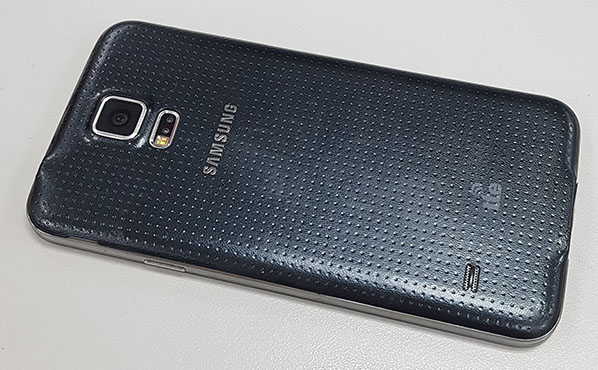 เพียง1.990.- Samsung S5 ของแท้ มีกล่องและคู่มือครับ ใช้VoLTE และ Multiwindow ได้ด้วย ติดฟิลม์ให้แล้ว