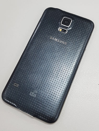 เพียง1.990.- Samsung S5 ของแท้ มีกล่องและคู่มือครับ ใช้VoLTE และ Multiwindow ได้ด้วย ติดฟิลม์ให้แล้ว