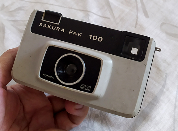 กล้อง SAKURA PAK 100 โดย KONICA โคนิก้า เลนส์ COLOR HEXAR หายากมากแล้ว